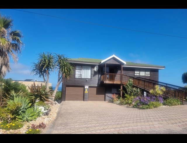 4 BEDROOM FREESTANDING FOR SALE IN DANA BAY